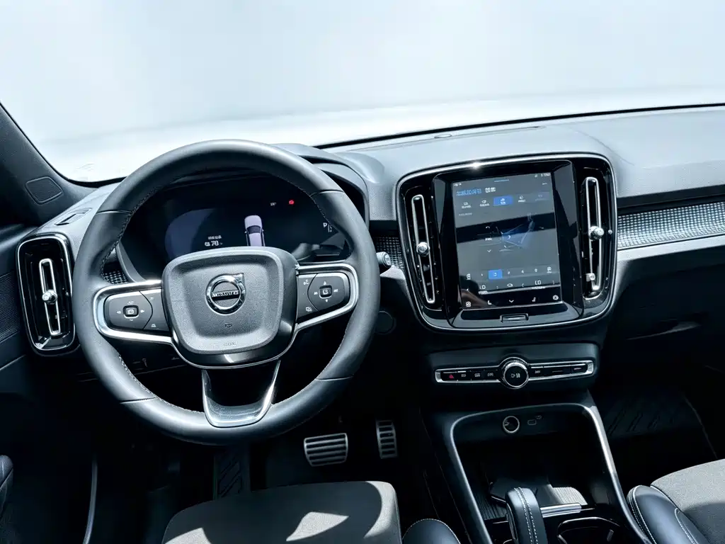 Volvo XC40 NEV — фото 7