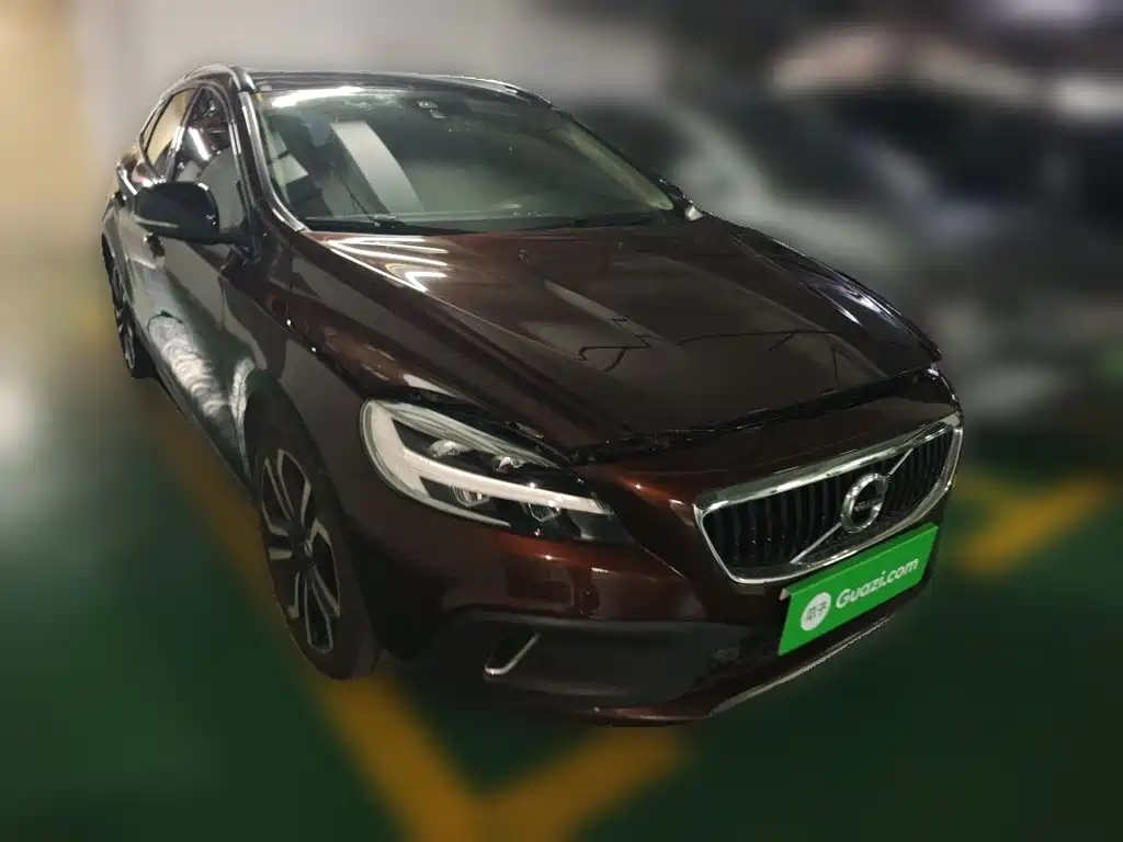 Volvo V40 — фото 24