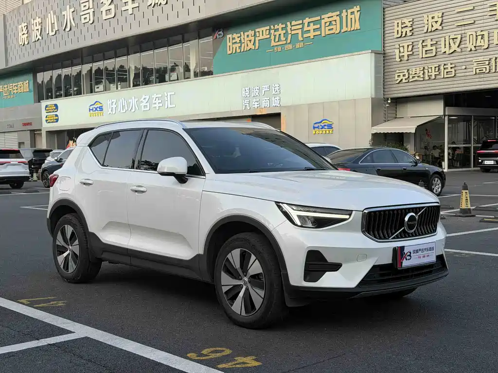 Volvo XC40 — фото 6