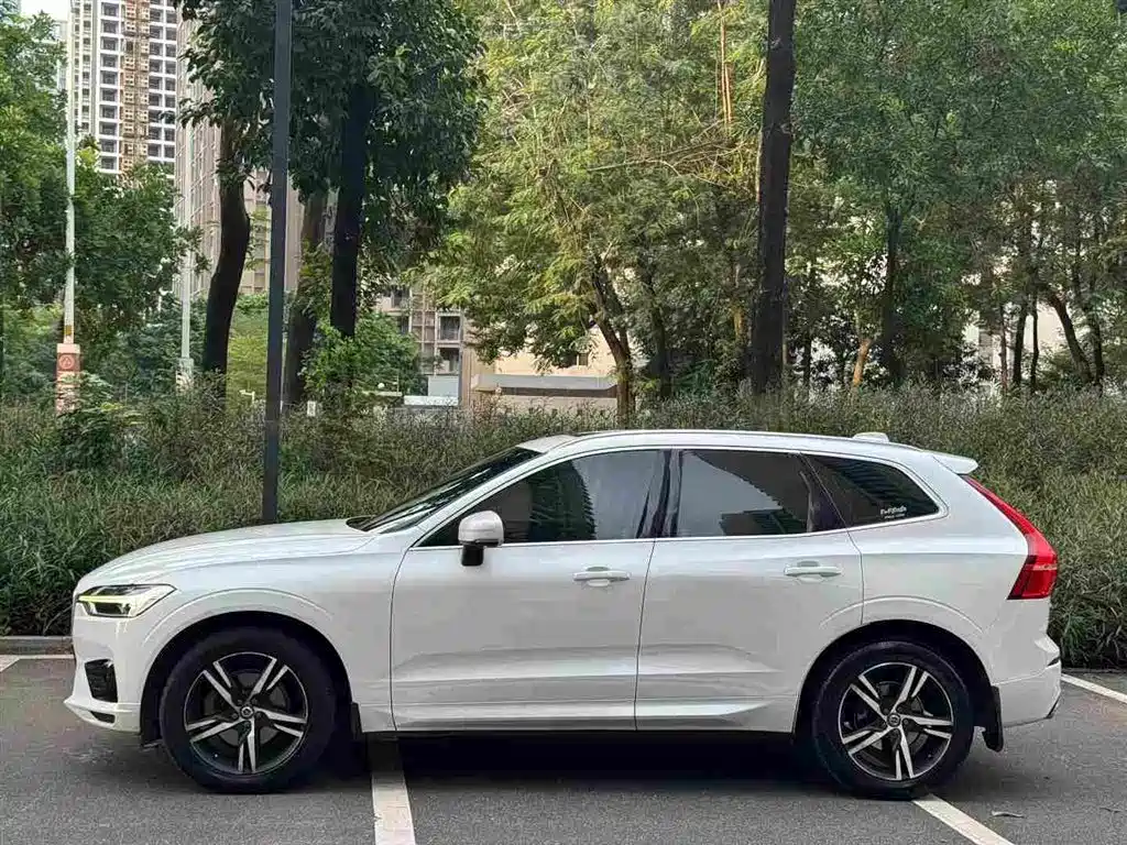 Volvo XC60 — фото 2