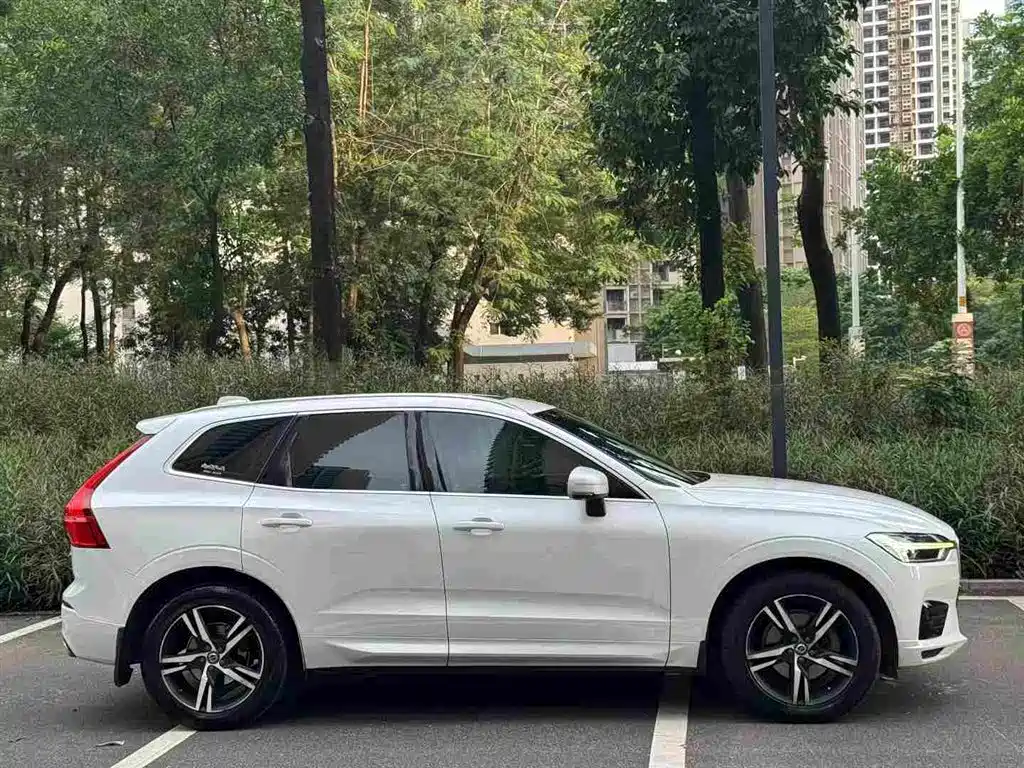 Volvo XC60 — фото 4