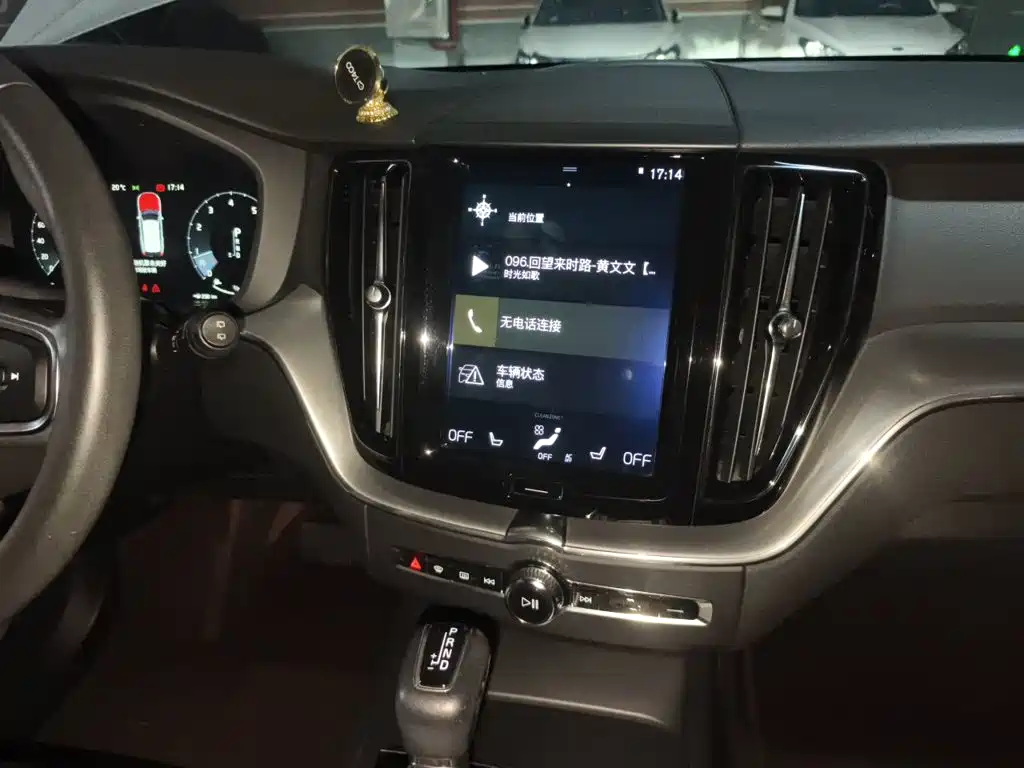 Volvo XC60 — фото 14