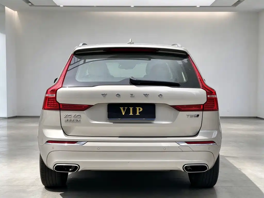 Volvo XC60 — фото 5
