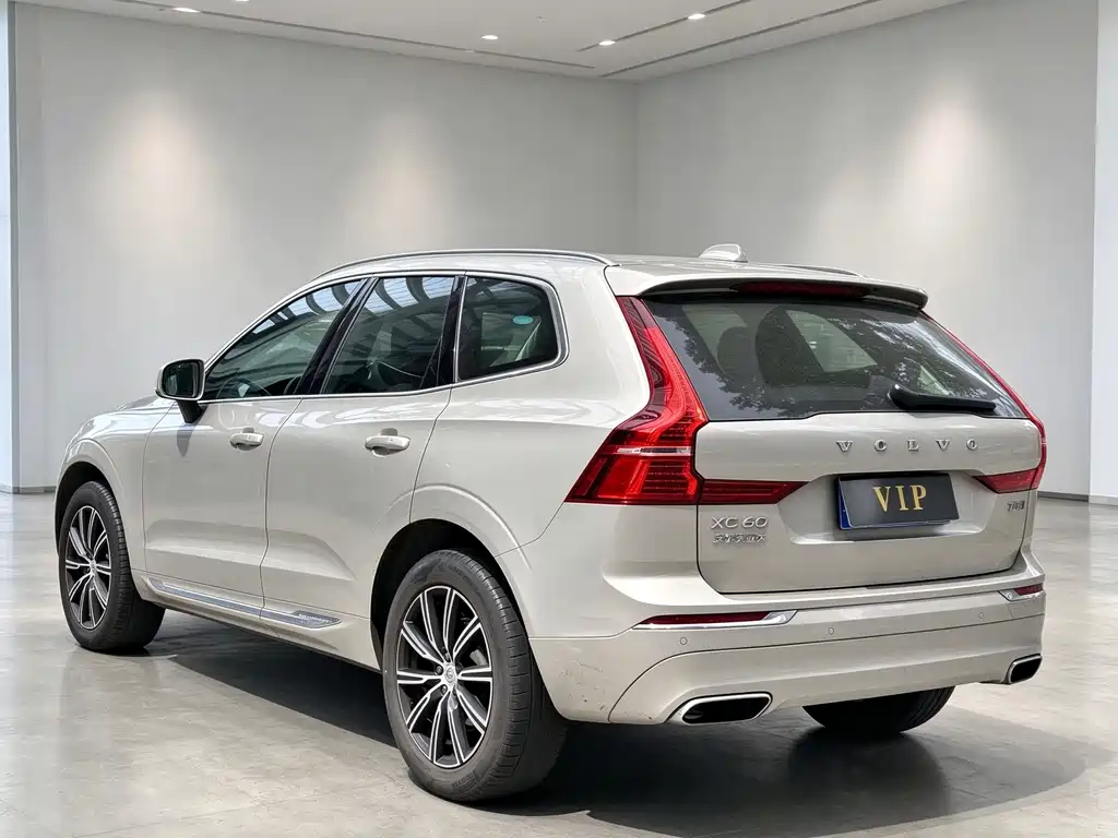 Volvo XC60 — фото 6