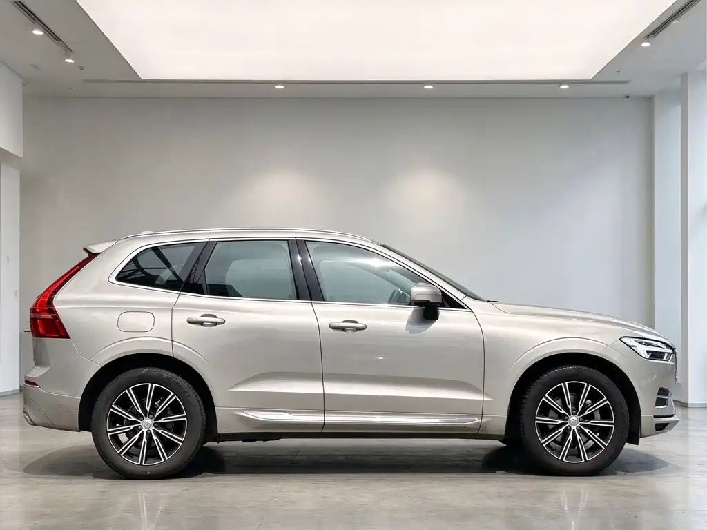 Volvo XC60 — фото 7