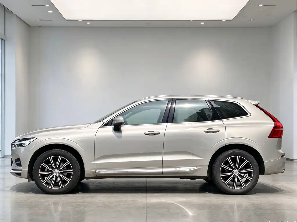 Volvo XC60 — фото 8