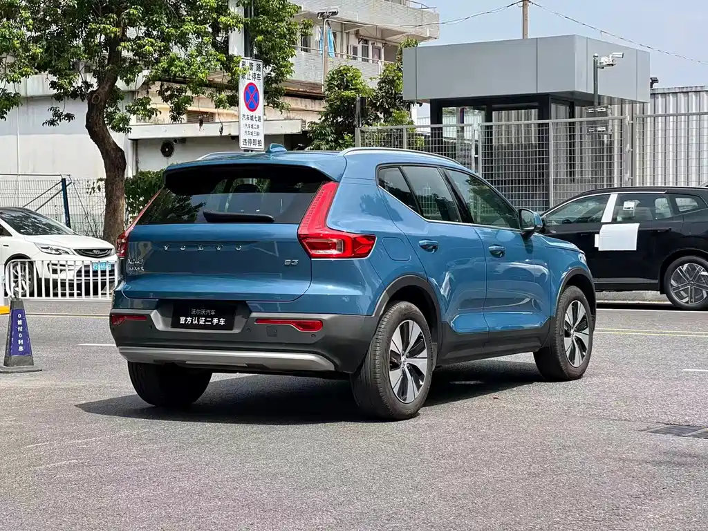 Volvo XC40 — фото 4