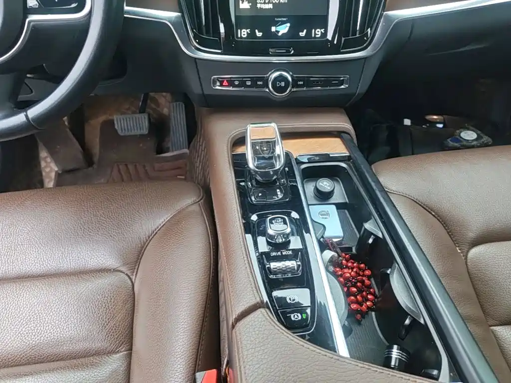 Volvo S90 — фото 14