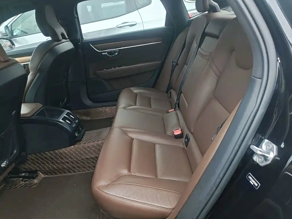 Volvo S90 — фото 17