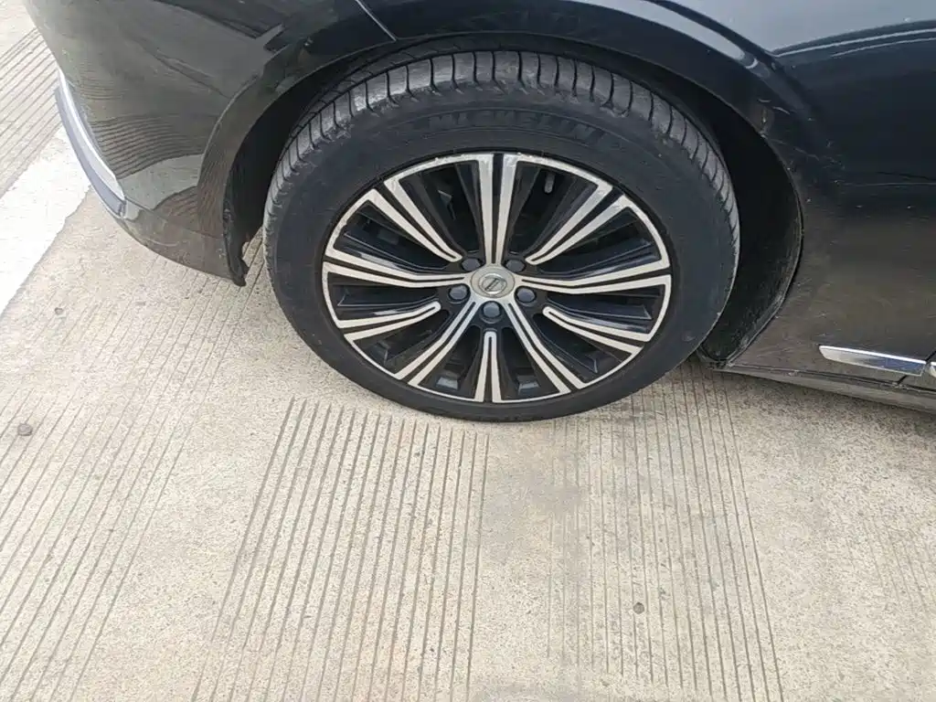 Volvo S90 — фото 23