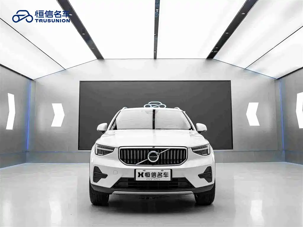 Volvo XC40 — фото 2