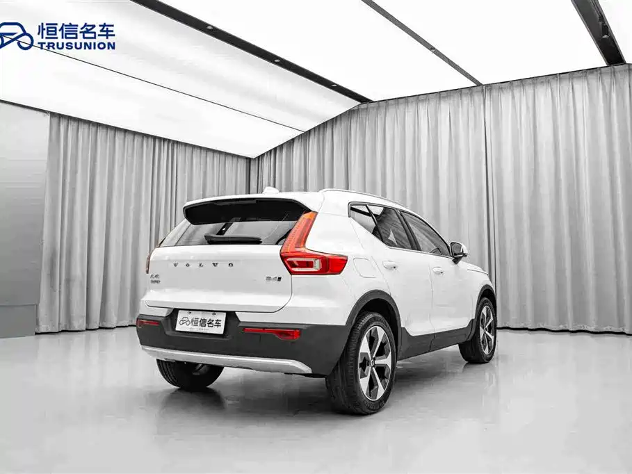 Volvo XC40 — фото 5