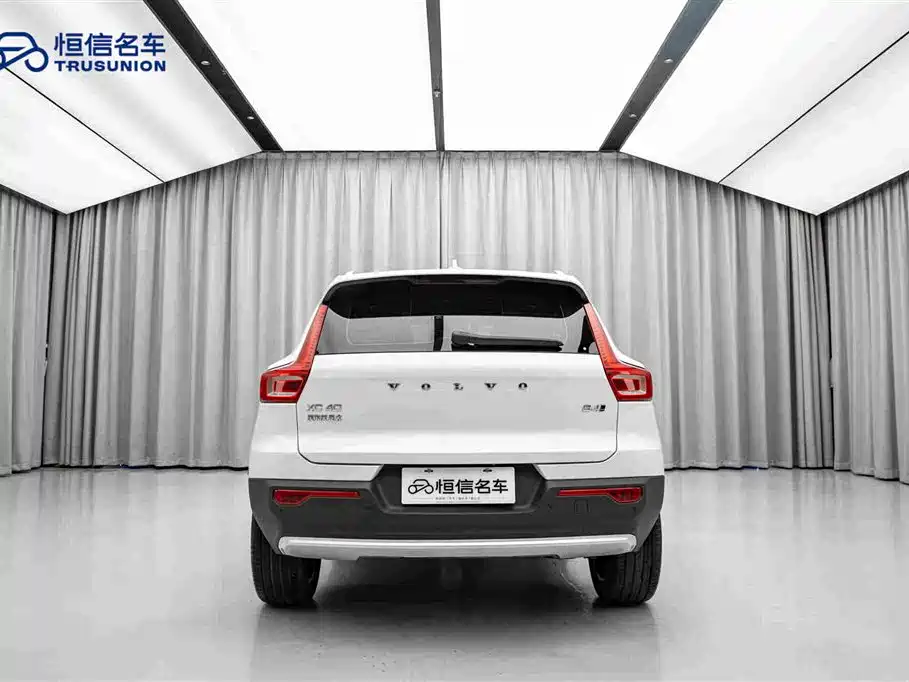 Volvo XC40 — фото 6