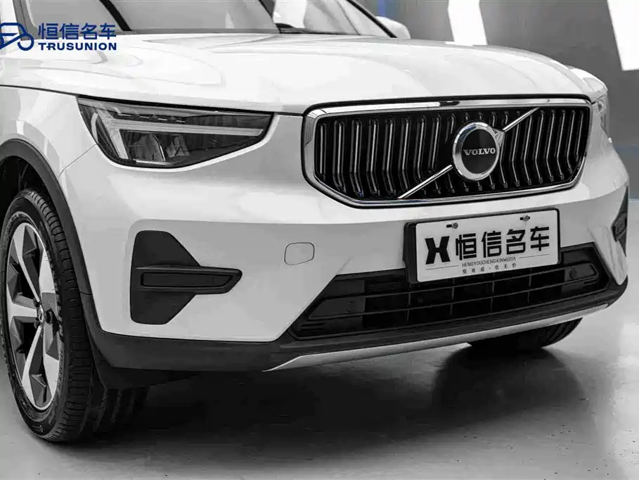 Volvo XC40 — фото 9