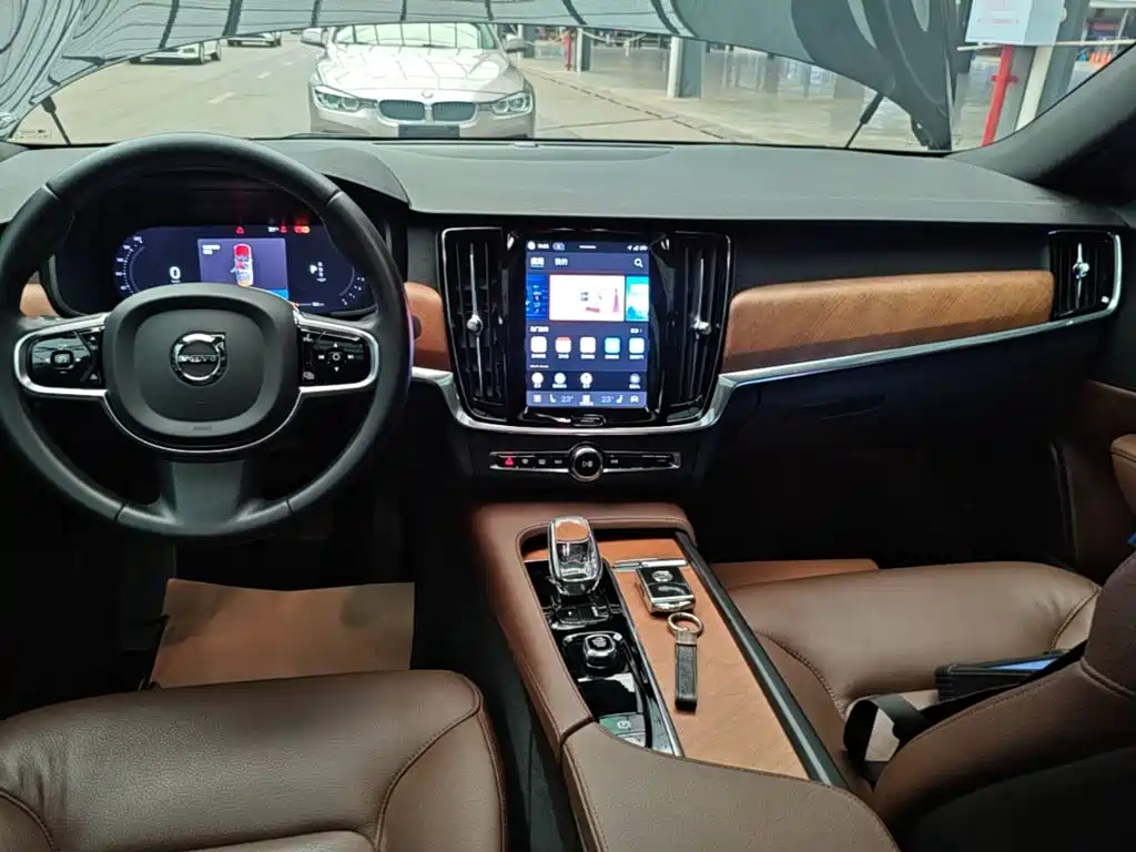 Volvo S90 — фото 13