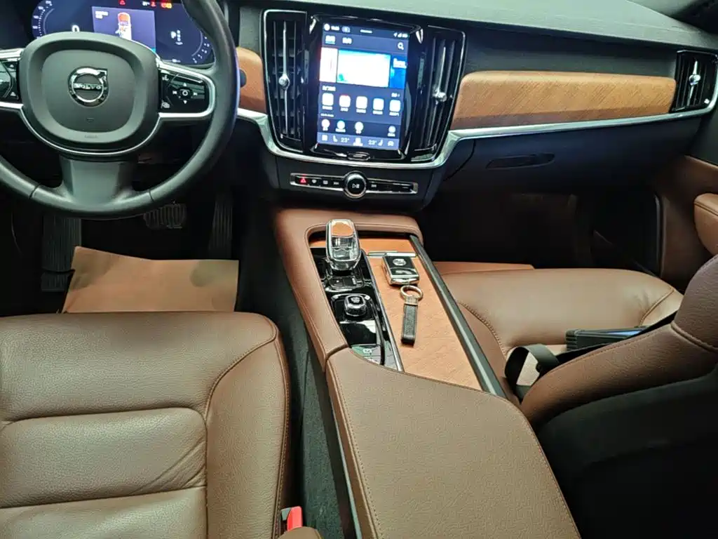 Volvo S90 — фото 14