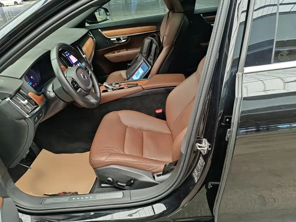 Volvo S90 — фото 15