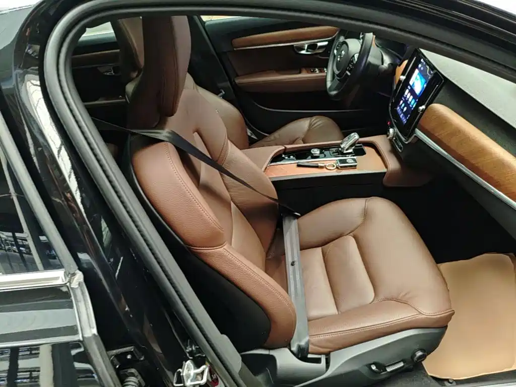 Volvo S90 — фото 25