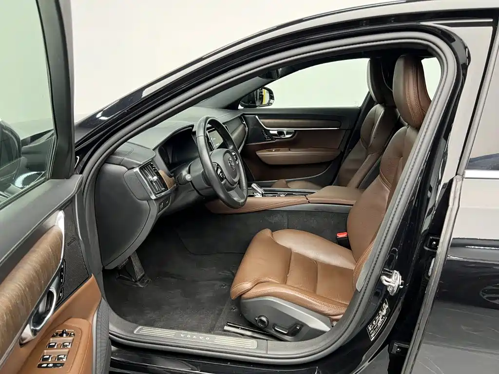 Volvo S90 — фото 13