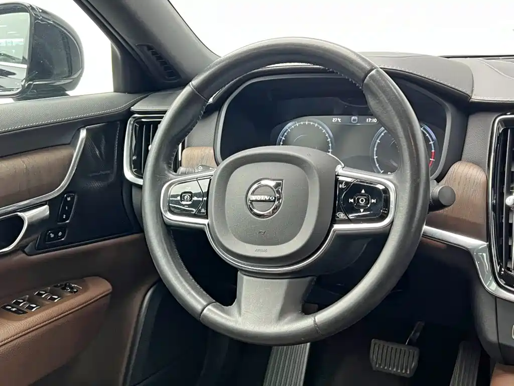 Volvo S90 — фото 17
