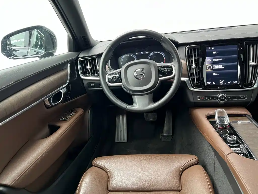 Volvo S90 — фото 18
