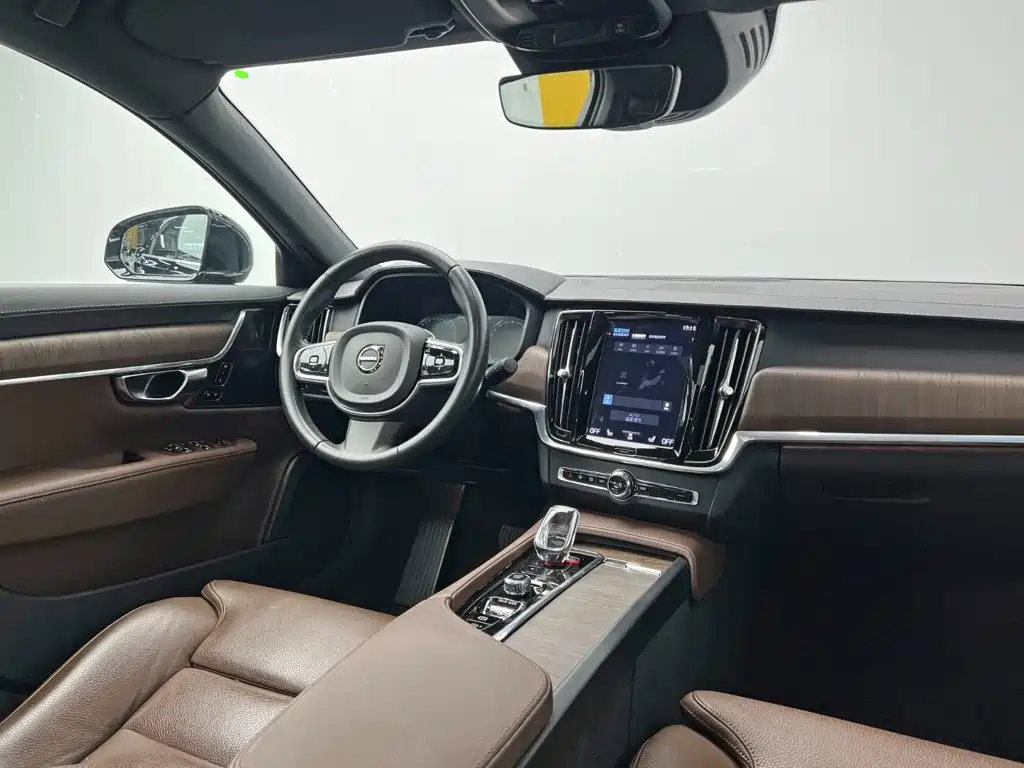 Volvo S90 — фото 21