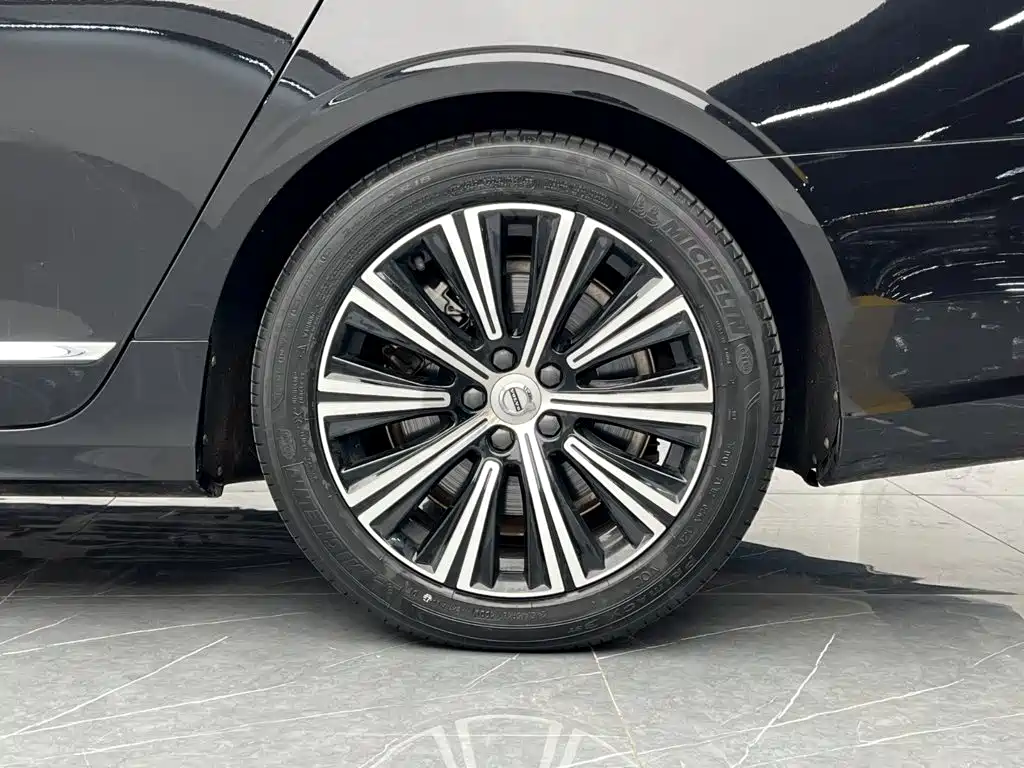 Volvo S90 — фото 22