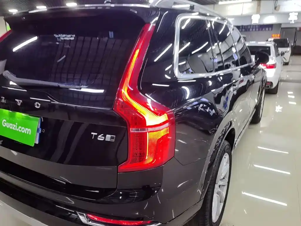Volvo XC90 — фото 8