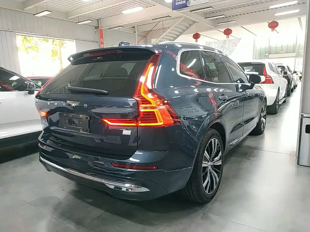 Volvo XC60 PHEV — фото 7