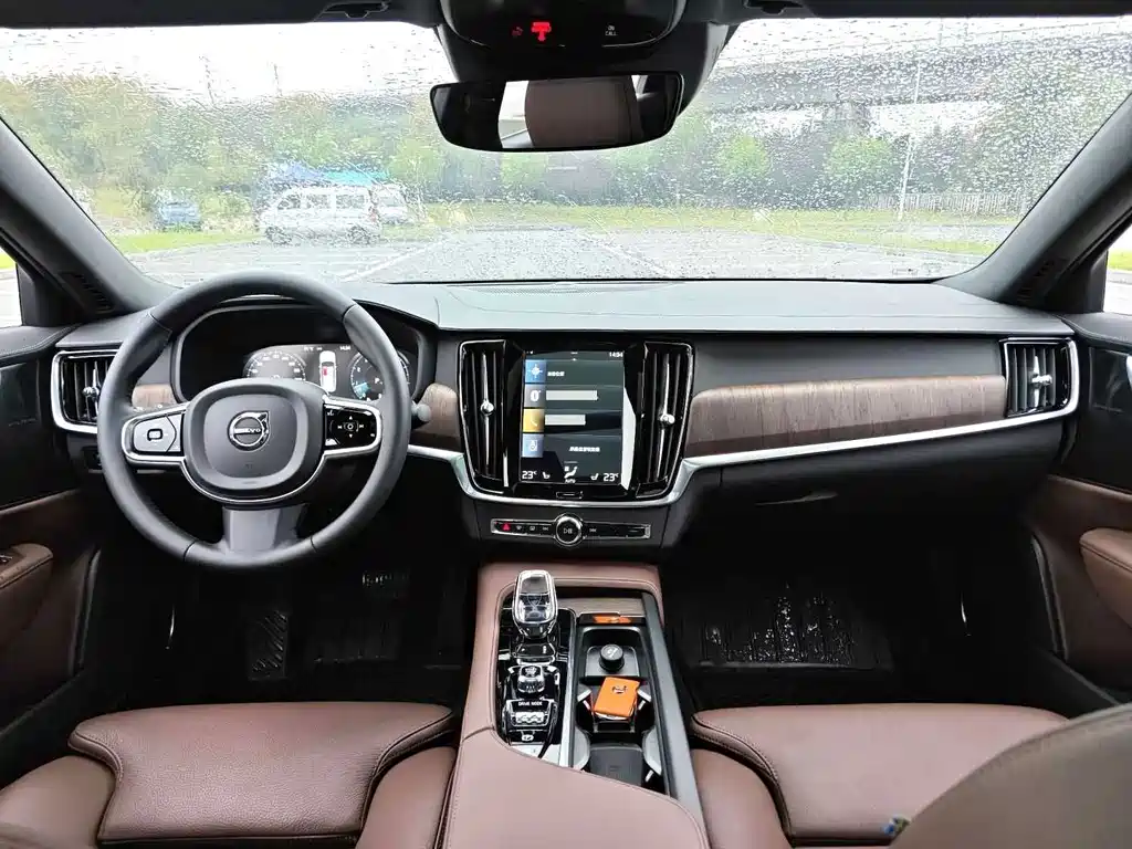 Volvo S90 — фото 4