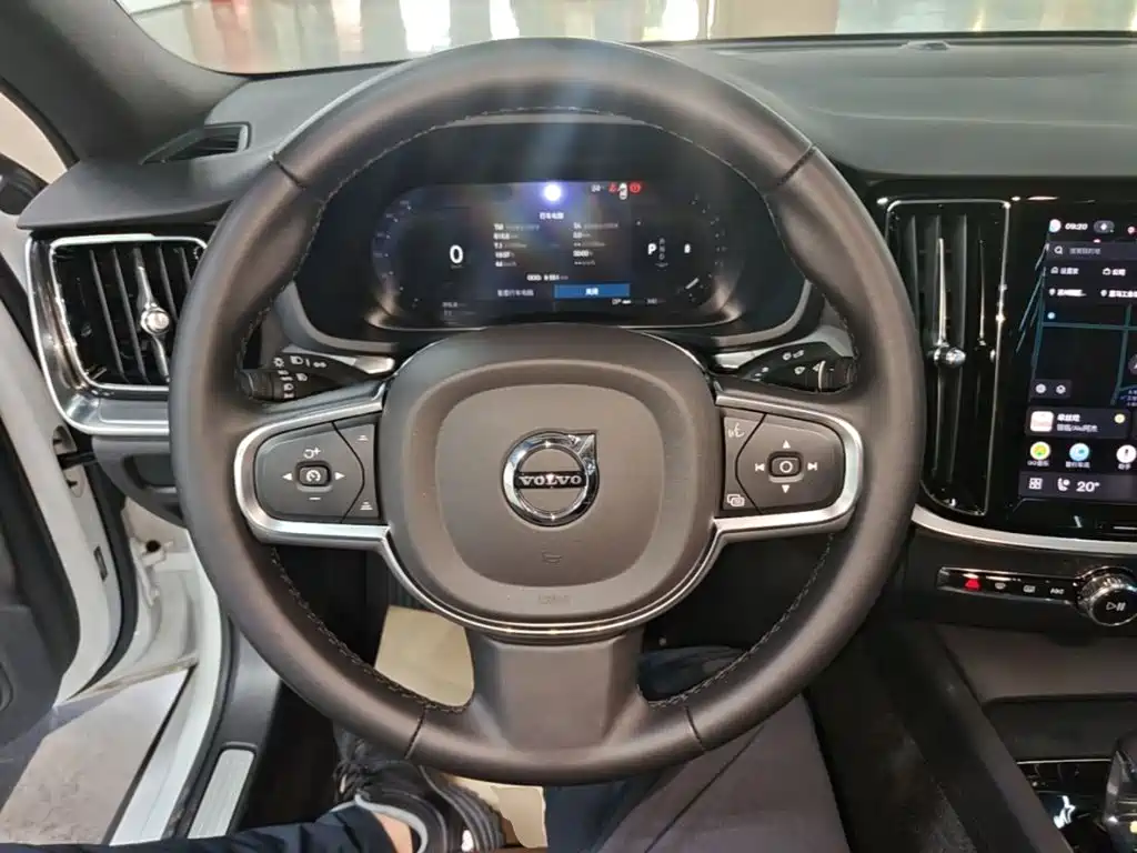 Volvo S60 — фото 11