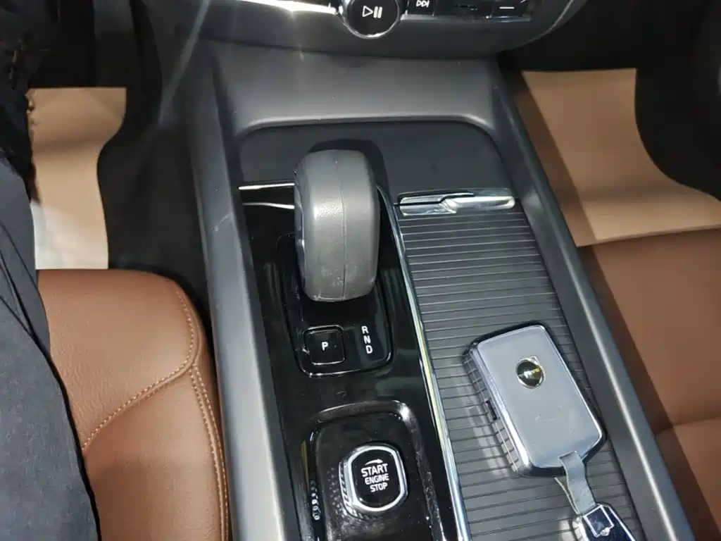Volvo S60 — фото 14