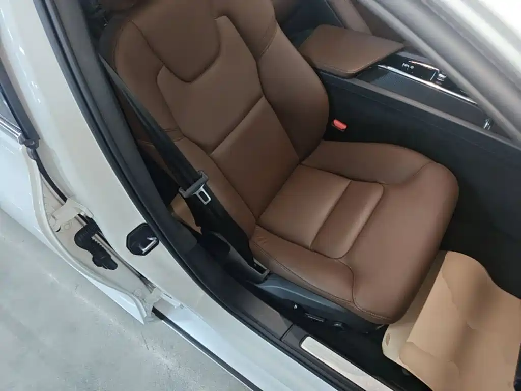 Volvo S60 — фото 25