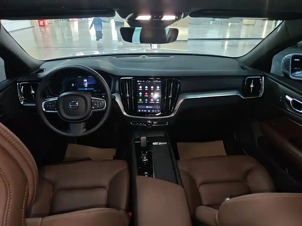 Volvo S60 — фото 10