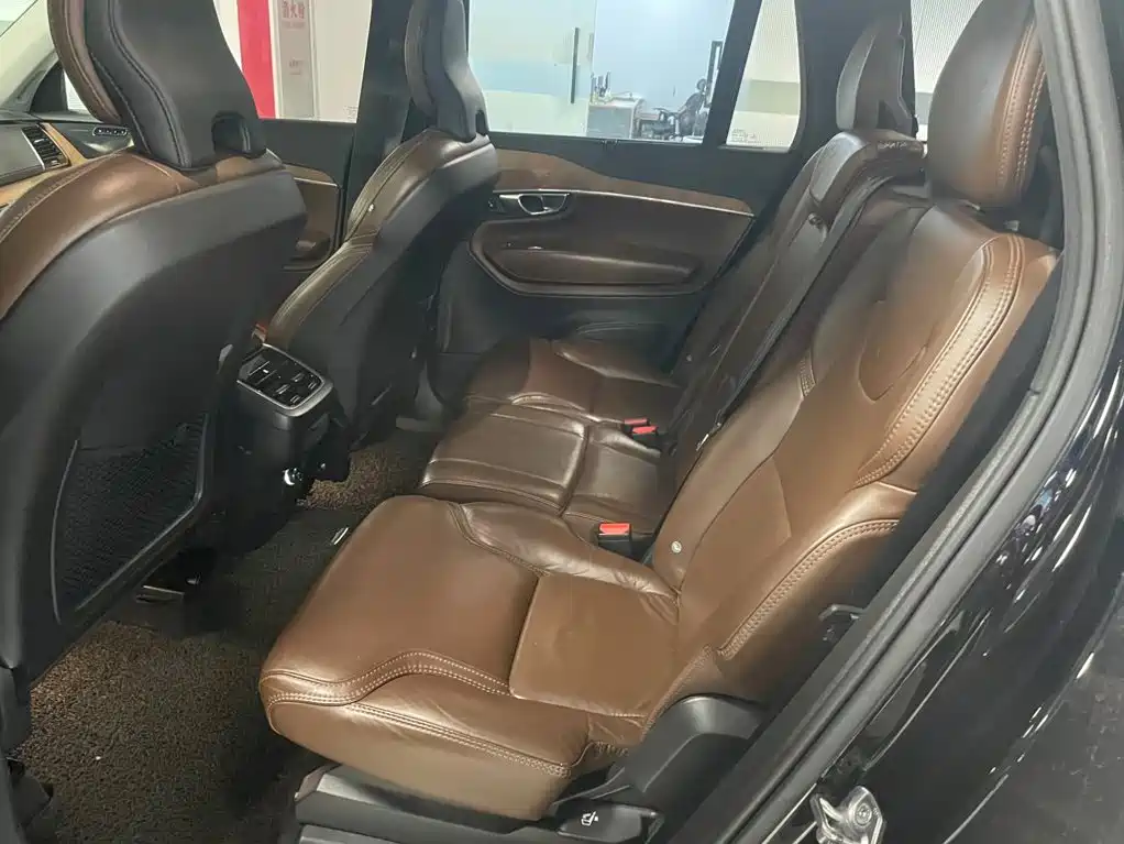 Volvo XC90 — фото 10