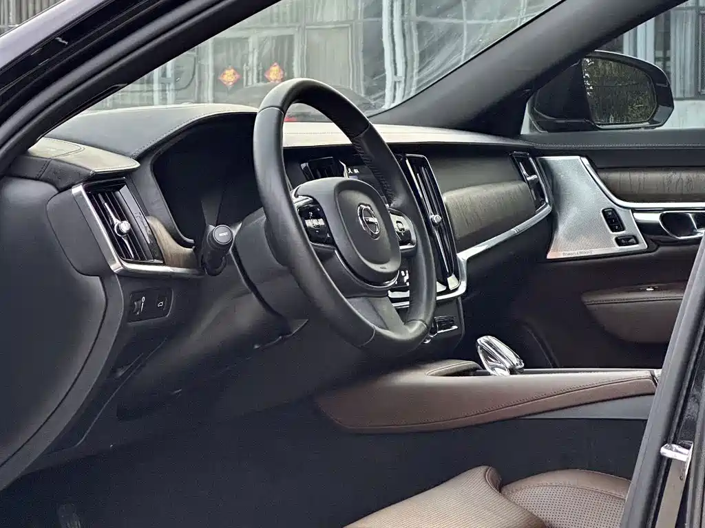 Volvo S90 — фото 4