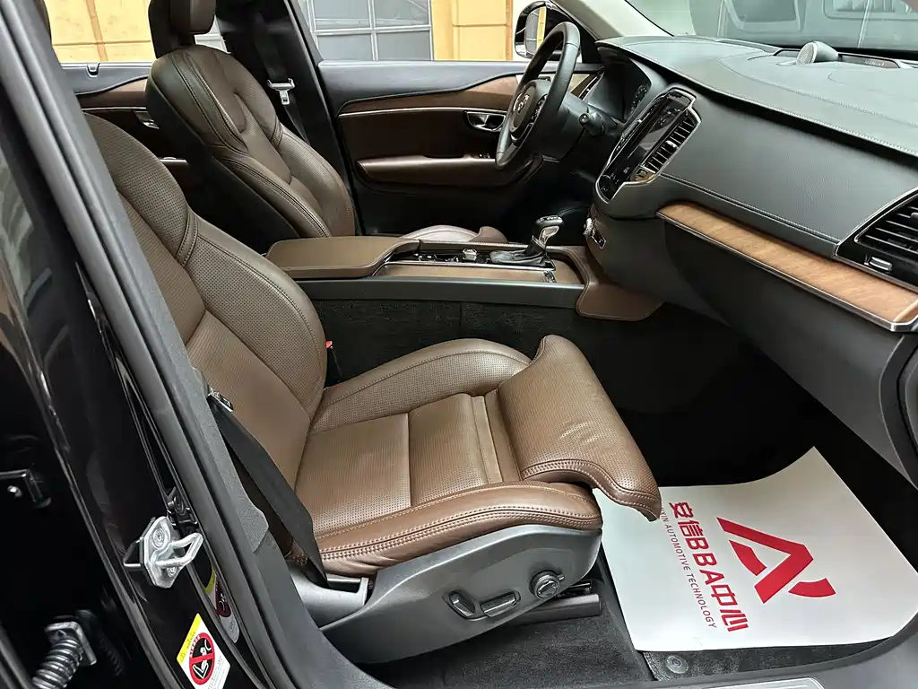 Volvo XC90 — фото 14