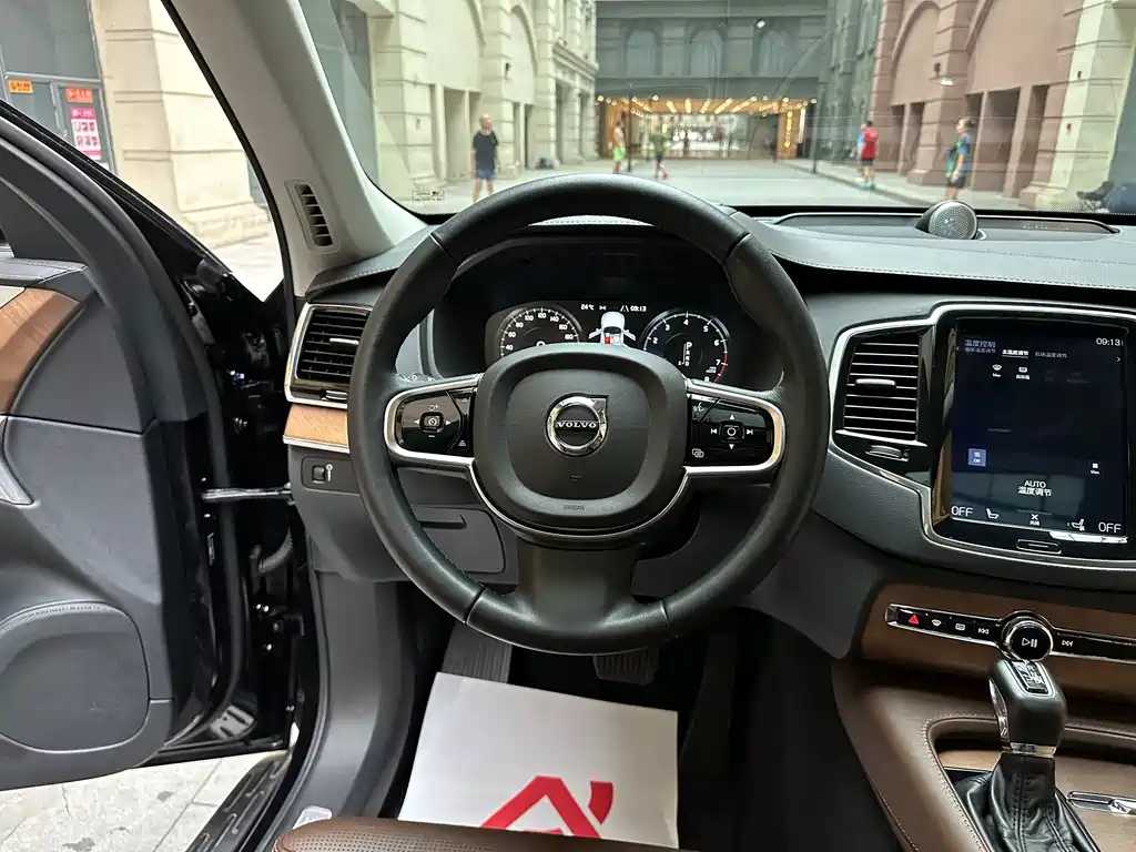 Volvo XC90 — фото 18