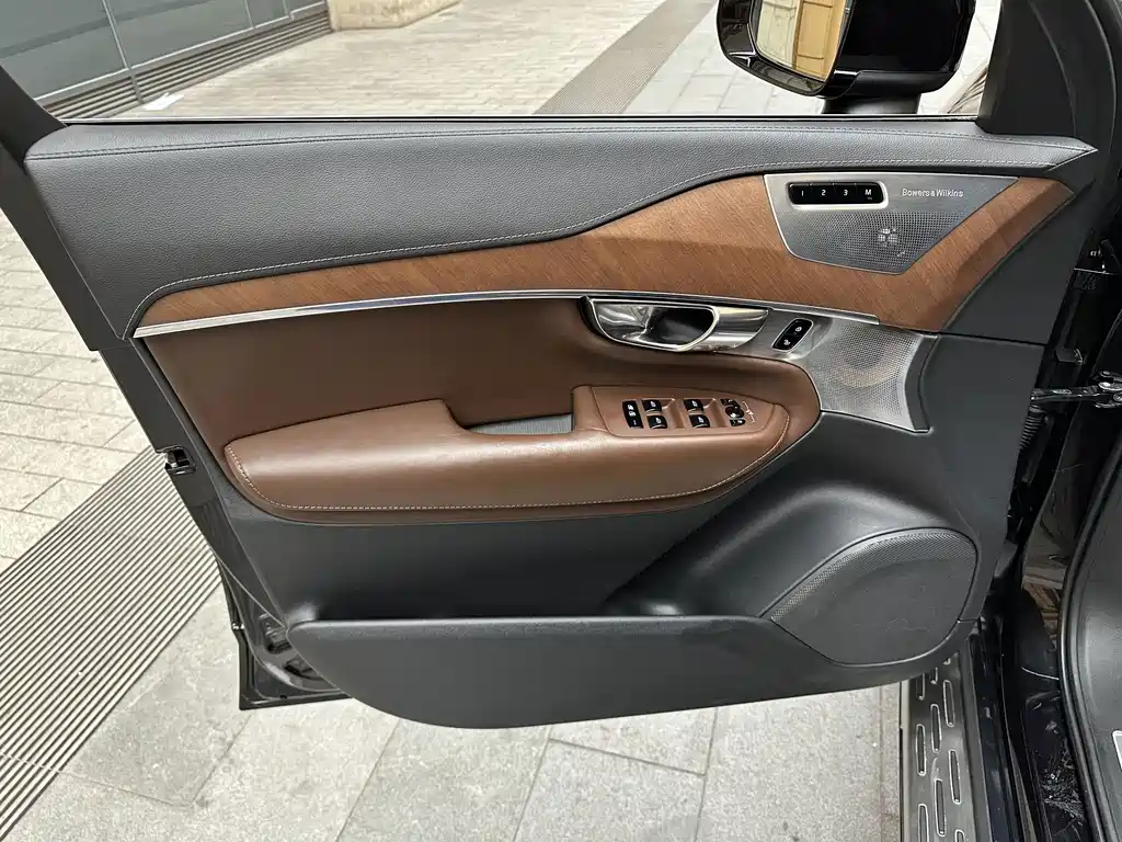 Volvo XC90 — фото 20