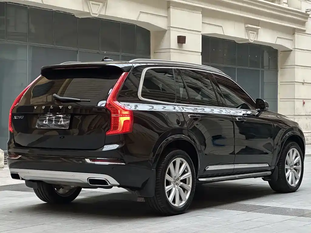 Volvo XC90 — фото 5