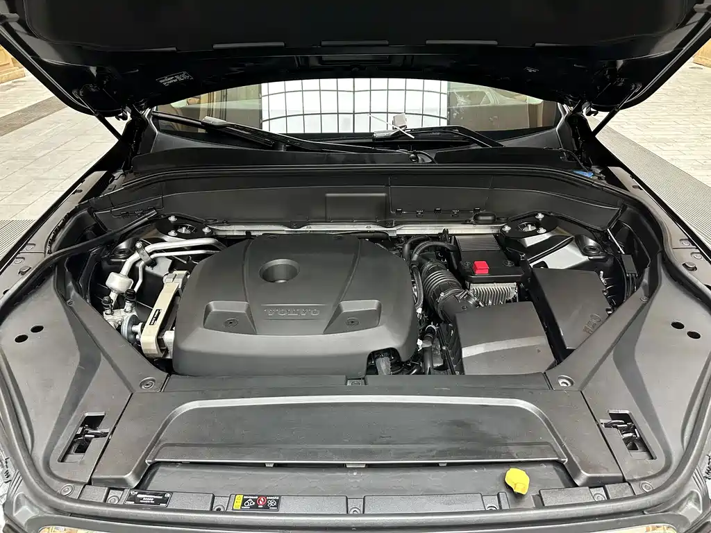 Volvo XC90 — фото 10
