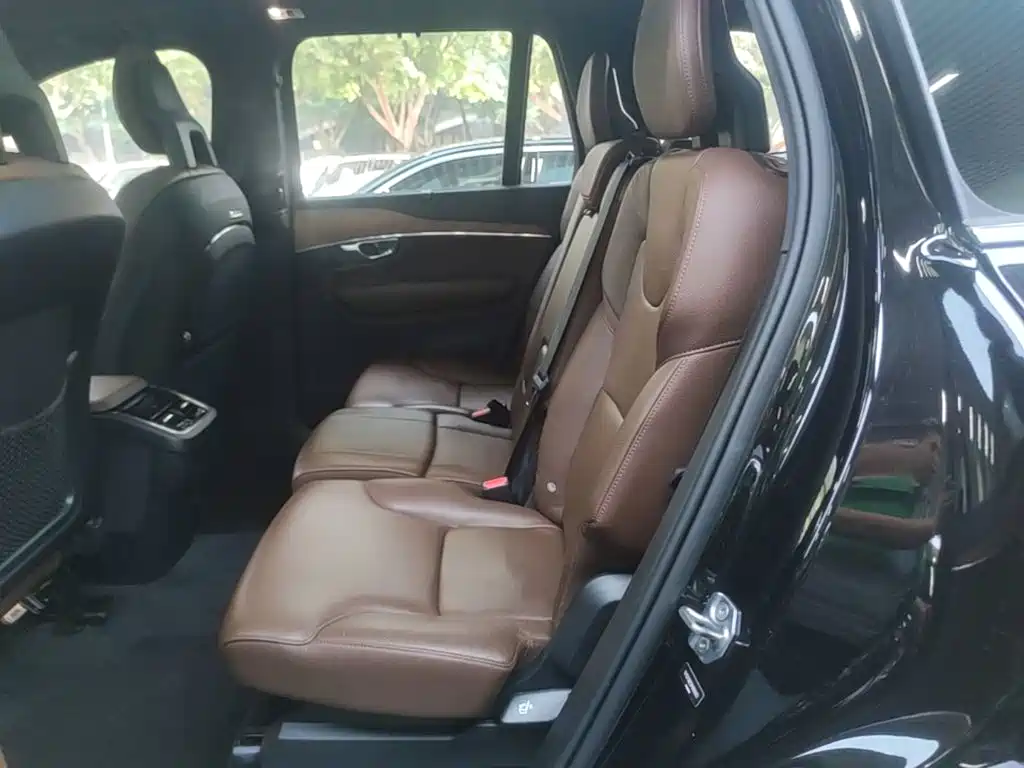 Volvo XC90 — фото 17