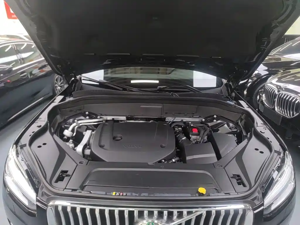 Volvo XC90 — фото 20