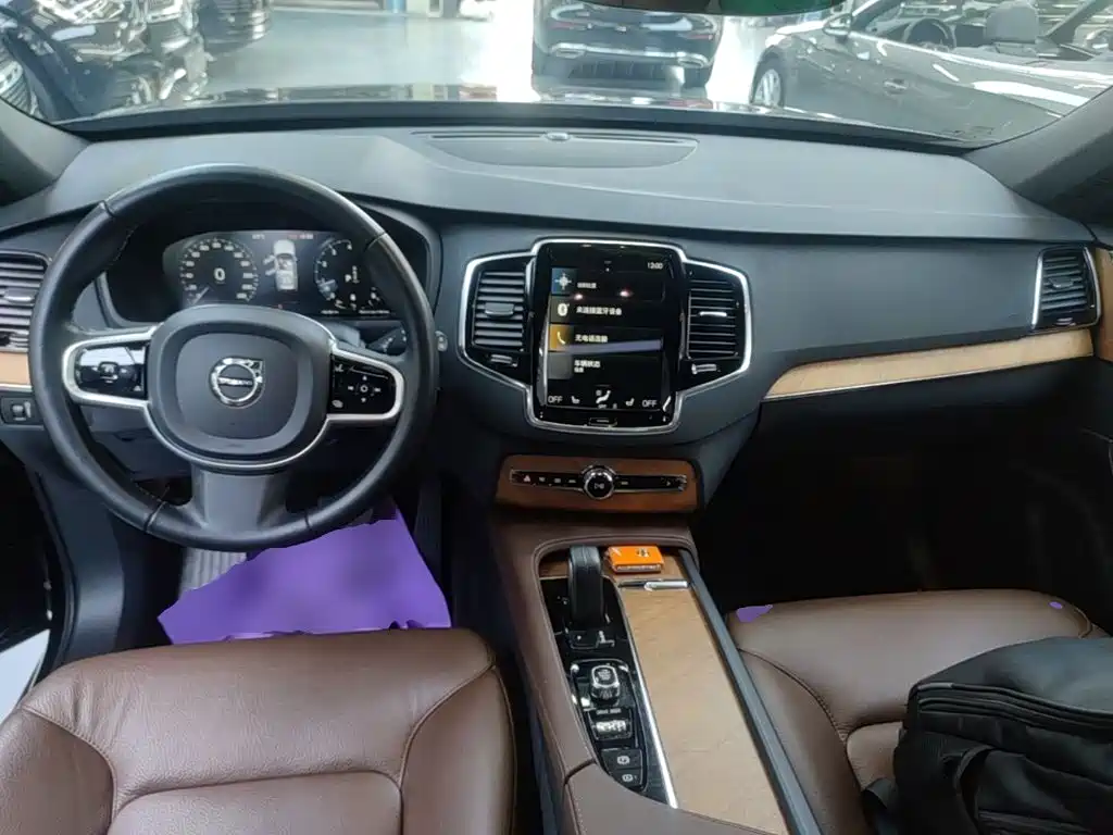 Volvo XC90 — фото 10