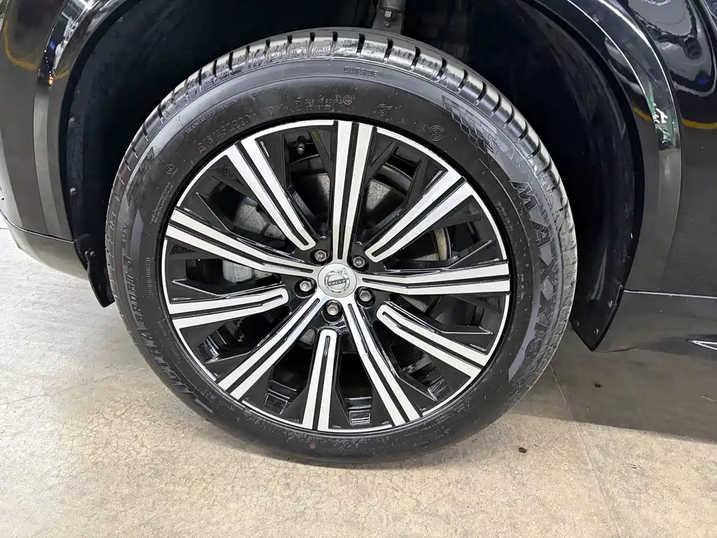 Volvo XC90 — фото 17