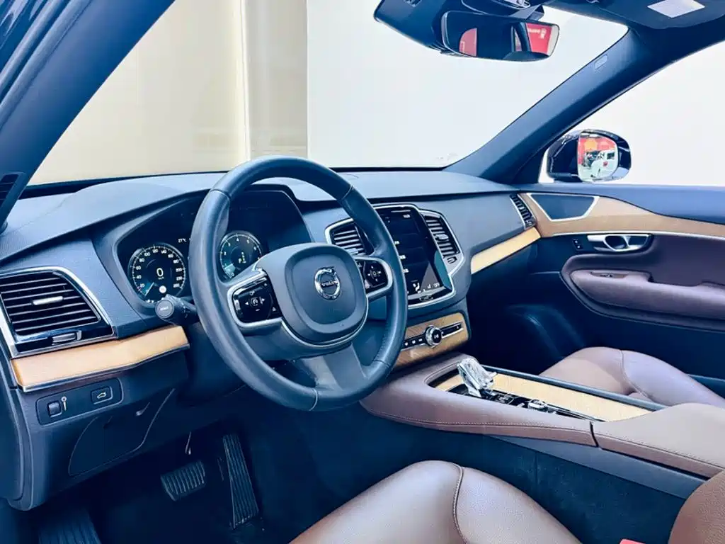 Volvo XC90 — фото 13