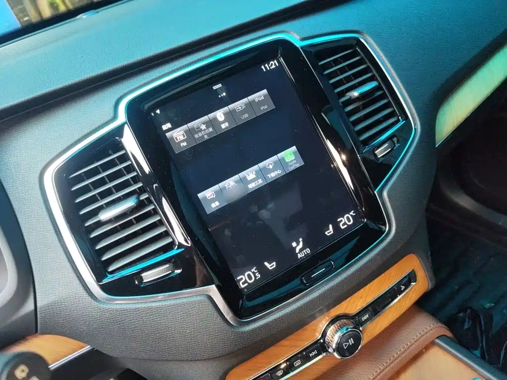 Volvo XC90 — фото 18