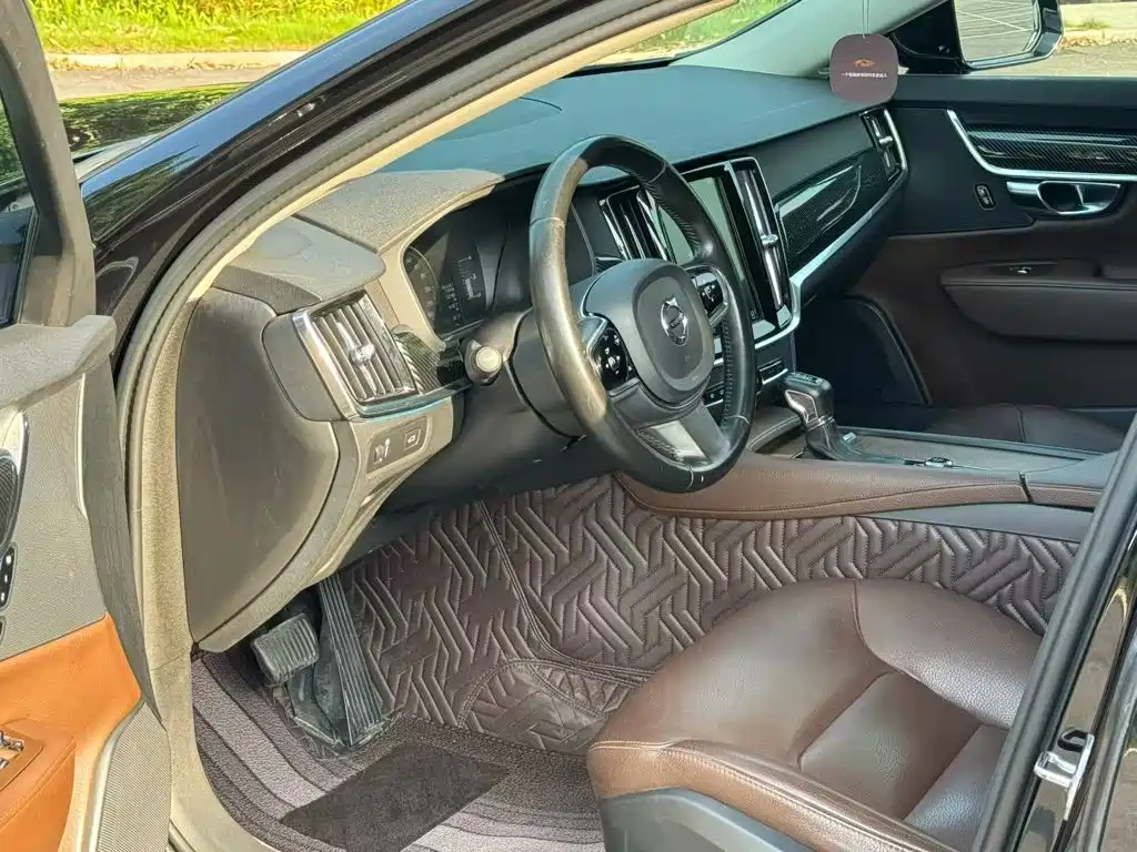 Volvo S90 — фото 6