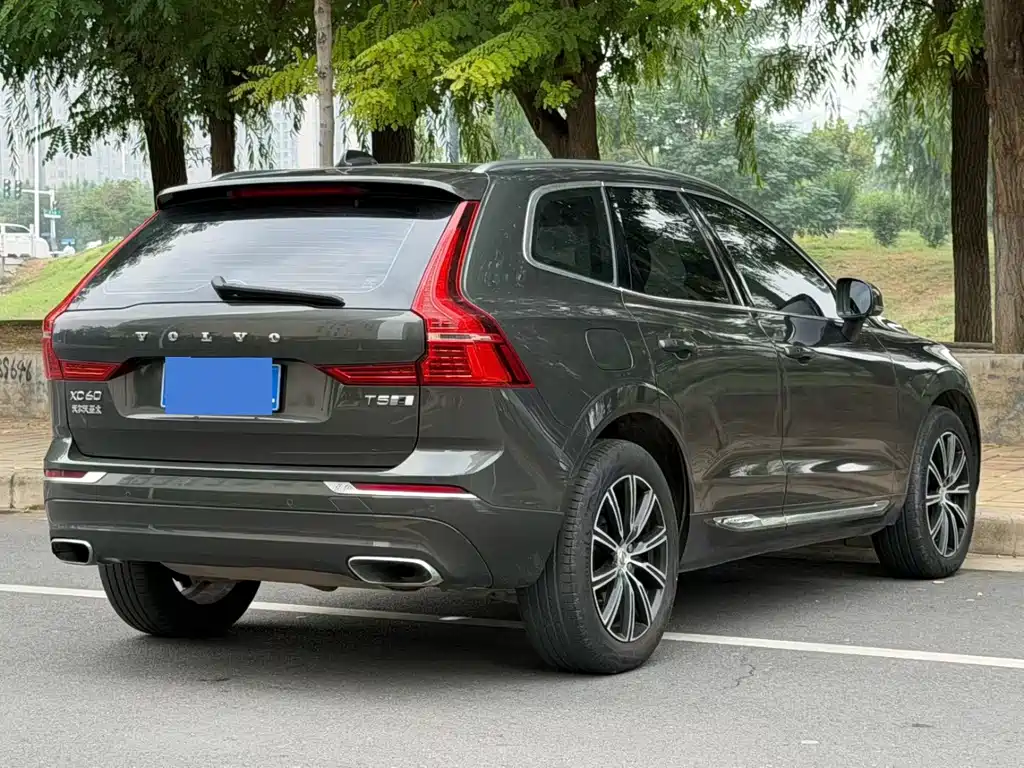 Volvo XC60 — фото 7