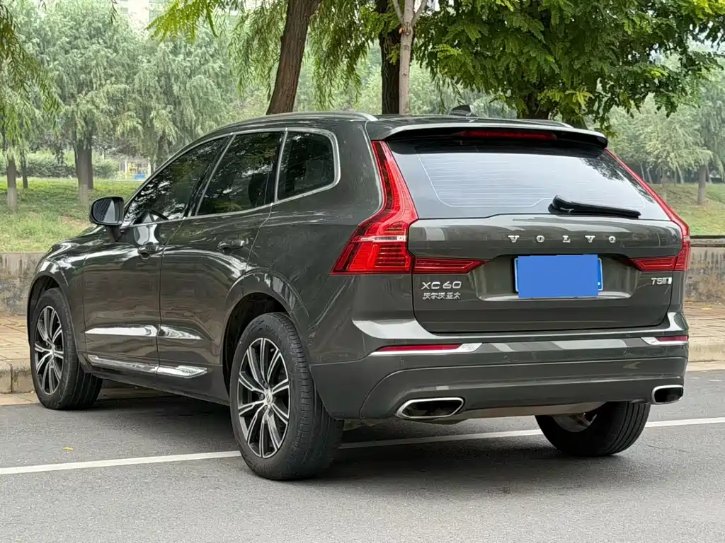 Volvo XC60 — фото 9